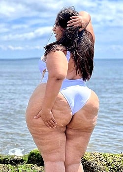 Johana Amaya image 3 of 4