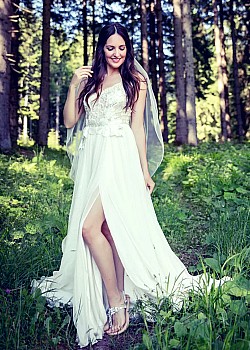 Johanna Klum image 2 of 3