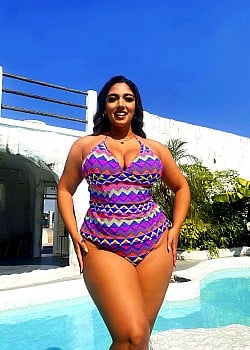Johanny Valentina image 4 of 4