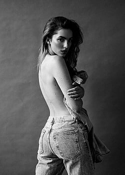 Jolana Zemanova image 2 of 4