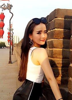 Jooni Kim image 1 of 1