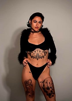Josie Jaxxon image 4 of 4