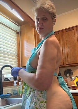 Joslyn The Apron Model