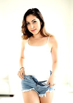 Judy Jolie image 2 of 4