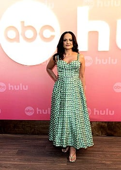 Judy Reyes image 4 of 4