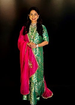 Juhi Chawla image 2 of 2