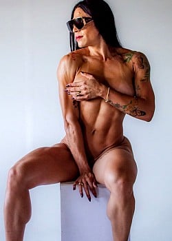 Jula Lorenzo image 1 of 1