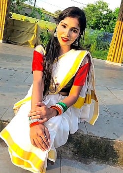 Juli Kar image 2 of 2