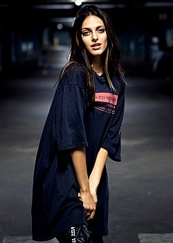 Juli Manzotti image 2 of 4
