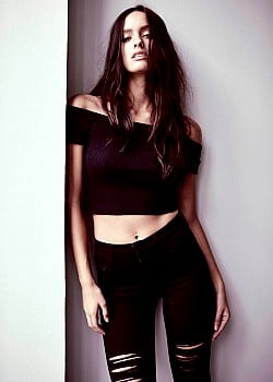 Juli Urkut image 3 of 4