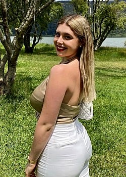Julia Aguiar image 4 of 4
