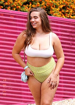 Julia Berit image 2 of 4