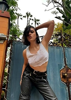 Julia Cumming image 2 of 2