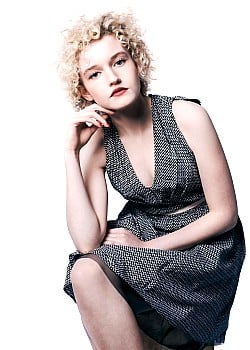 Julia Garner image 4 of 4
