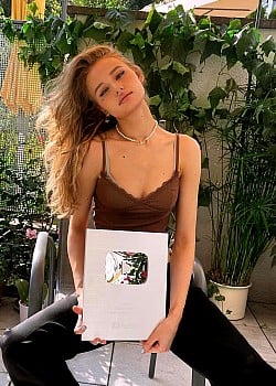 Julia Gisella image 1 of 3