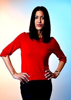 Julia Jones (Actress) image 1 of 1