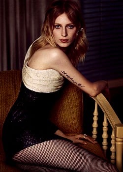 Julia Nobis image 3 of 4
