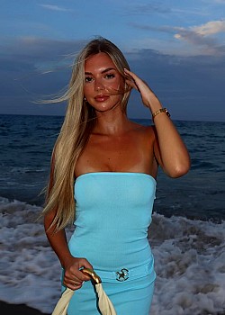 Julia Ray image 3 of 3