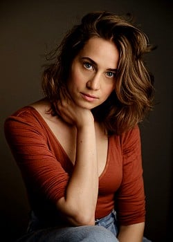Julia Rosnowska image 2 of 2