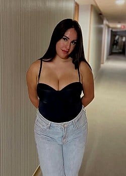 Julia Sanchez (Instagram) image 1 of 4