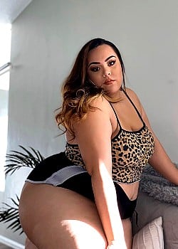 Julia Sena image 3 of 3