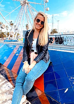 Julia Simic image 3 of 3