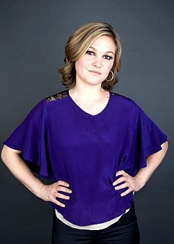 Julia Stiles image 2 of 4