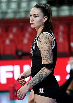 Julia Szczurowska image 1 of 3