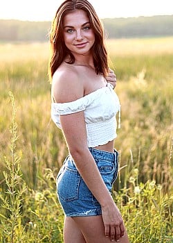 Julia Van Steenberghe image 2 of 4