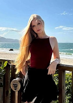 Julia Venzke image 1 of 4