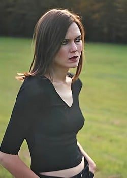 Juliana Hatfield image 1 of 4