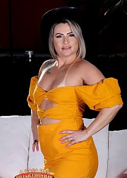 Jully Souza image 1 of 2