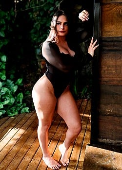 Julssy image 2 of 4
