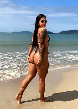 Julyana Szribeiro image 2 of 4