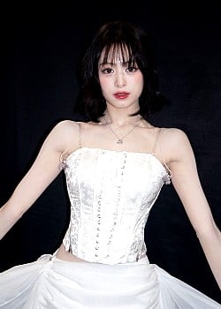 Jung A-hyeon image 3 of 4
