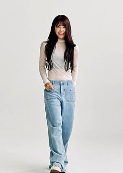 Jung Eun-ji image 2 of 3