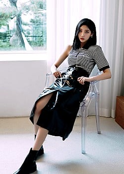 Jung Ye-in image 4 of 4