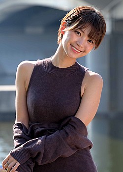 Junna Kosakada image 4 of 4