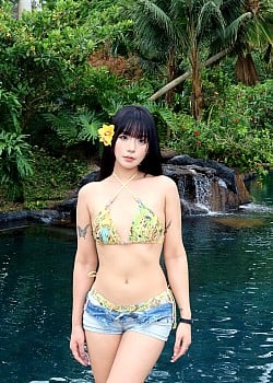 Junyo Li image 1 of 2