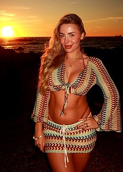Justyna Smiejan image 2 of 3