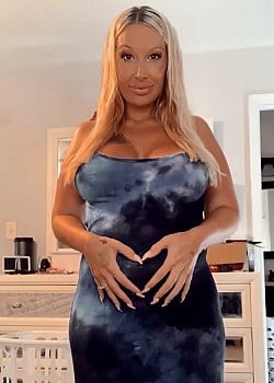 Kaci Kash image 1 of 2