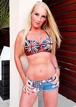 Kacy Kisha image 1 of 2