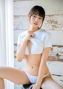Kaede Hiiragi image 2 of 3