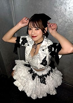 Kaede Hiroyama image 2 of 2