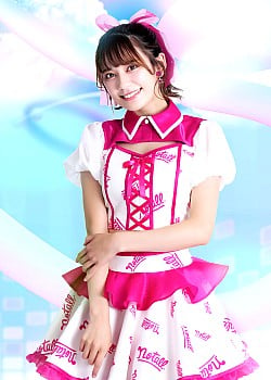 Kaede Hiroyama image 1 of 2