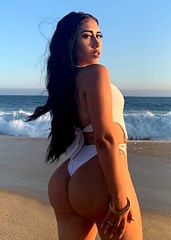 Kali Uchis image 1 of 3