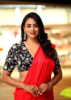 Kamakshi Bhaskarla image 2 of 2
