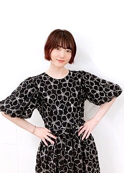 Kana  Hanazawa image 2 of 2