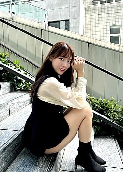 Kana Sakurada image 2 of 3