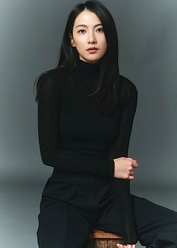 Kang Ji-young image 1 of 2